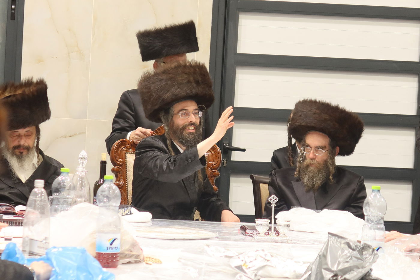 טיש נעילת החג בחצה"ק זוויעהיל