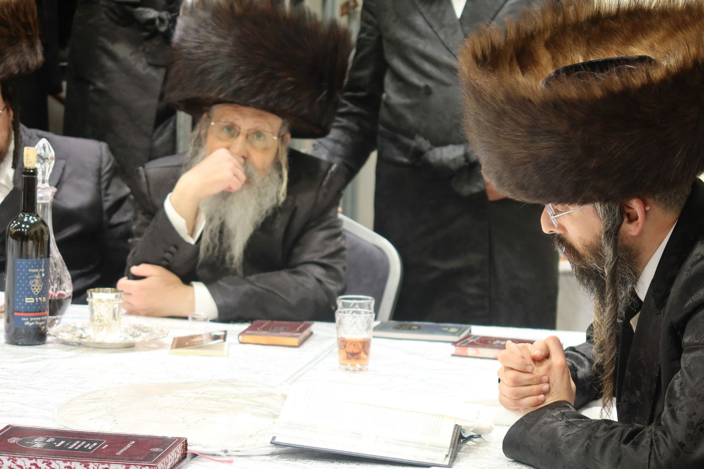 טיש נעילת החג בחצה"ק זוויעהיל