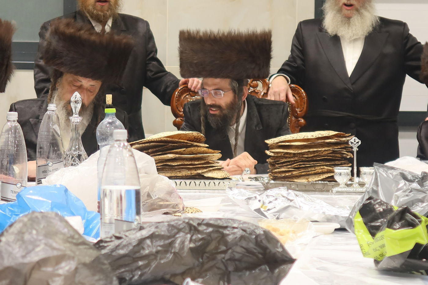 טיש נעילת החג בחצה"ק זוויעהיל