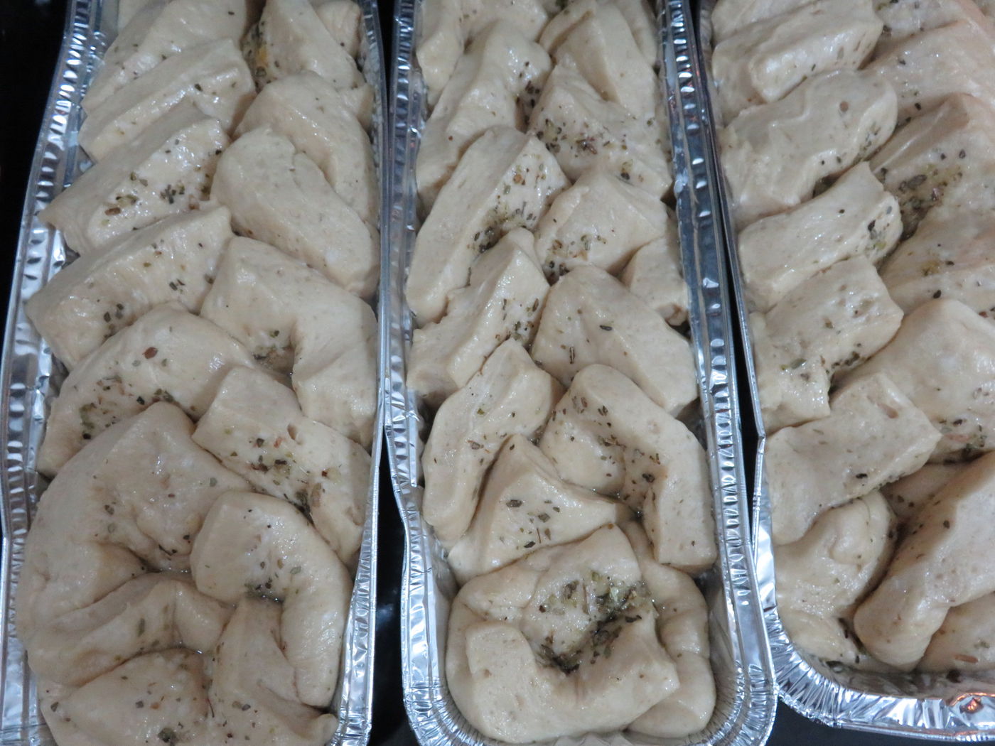 לחם תלישה עסיסי ואוורירי לפני האפייה