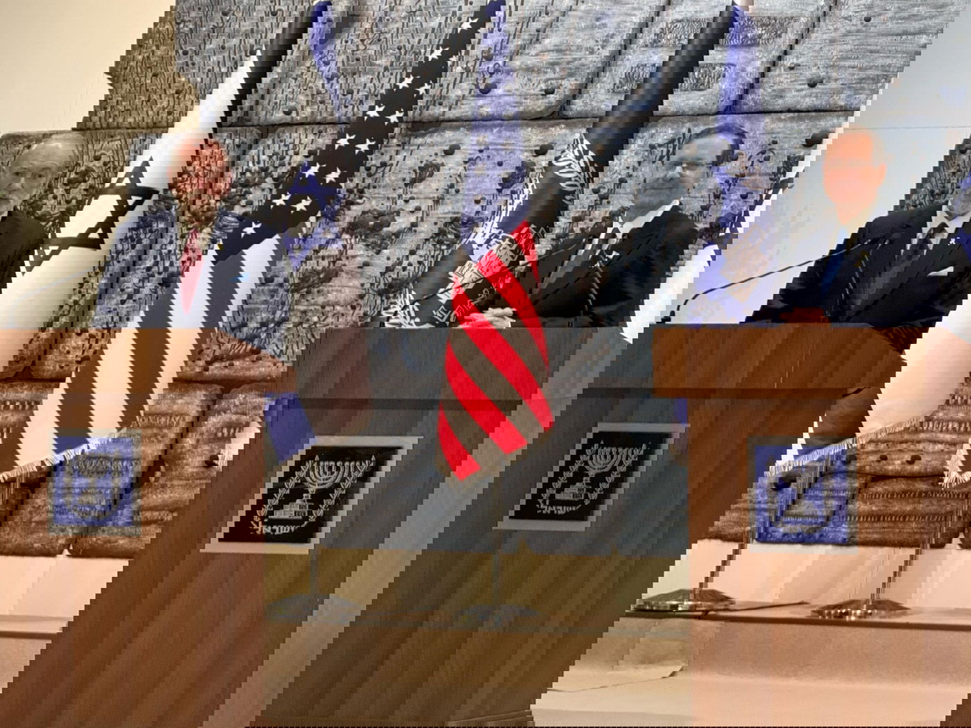 הנשיא והשגריר החדש