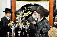 האדמו"ר מביאלה ב"ב בטיש חוה"מ פסח