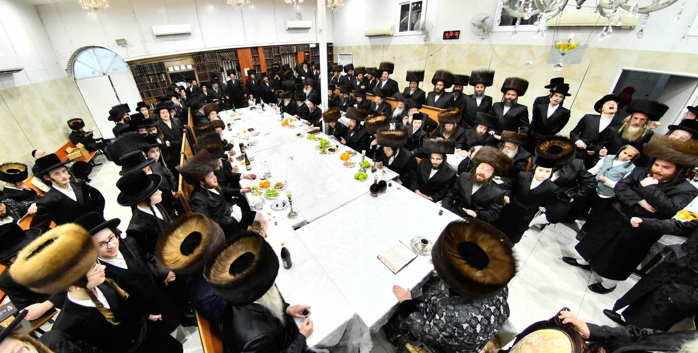 האדמו"ר מביאלה ב"ב בטיש חוה"מ פסח