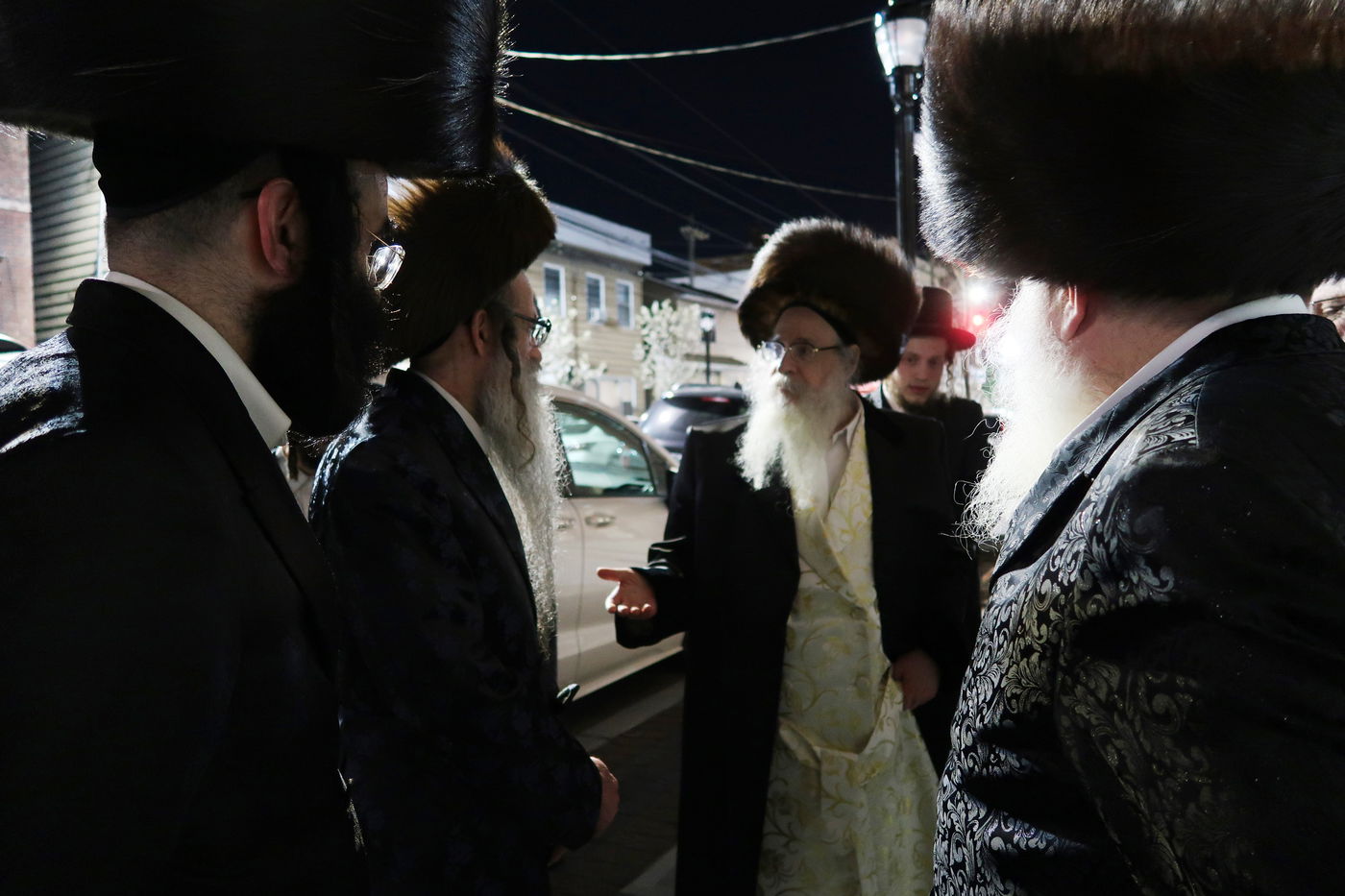 האדמו"ר מצאנז קלויזנבורג בביקור אצל גיסו האדמו"ר מצאנז זוועיהיל