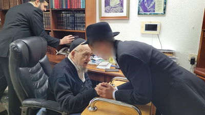 בחור ישיבה בנה של מטופלת יד לאחים מתברך אצל הגרמ מאזוז זצ"ל