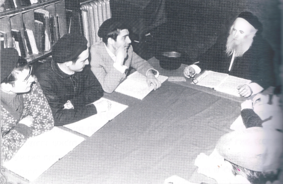 הרב חייקין מוסר שיעור בישיבה בסביבות 1968