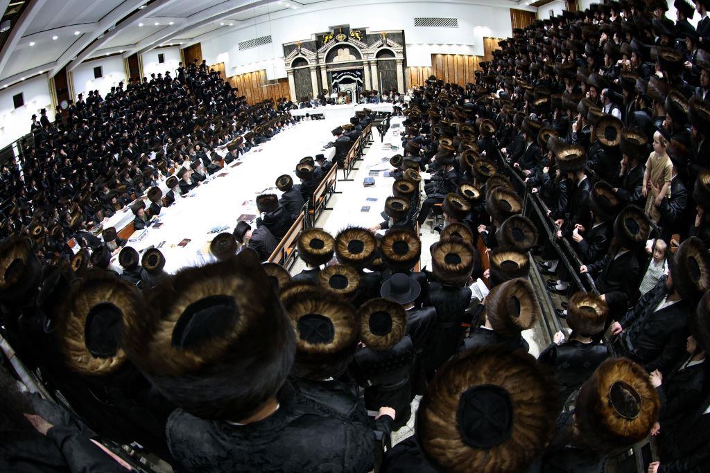 טיש נעילת החג בחצה"ק צאנז