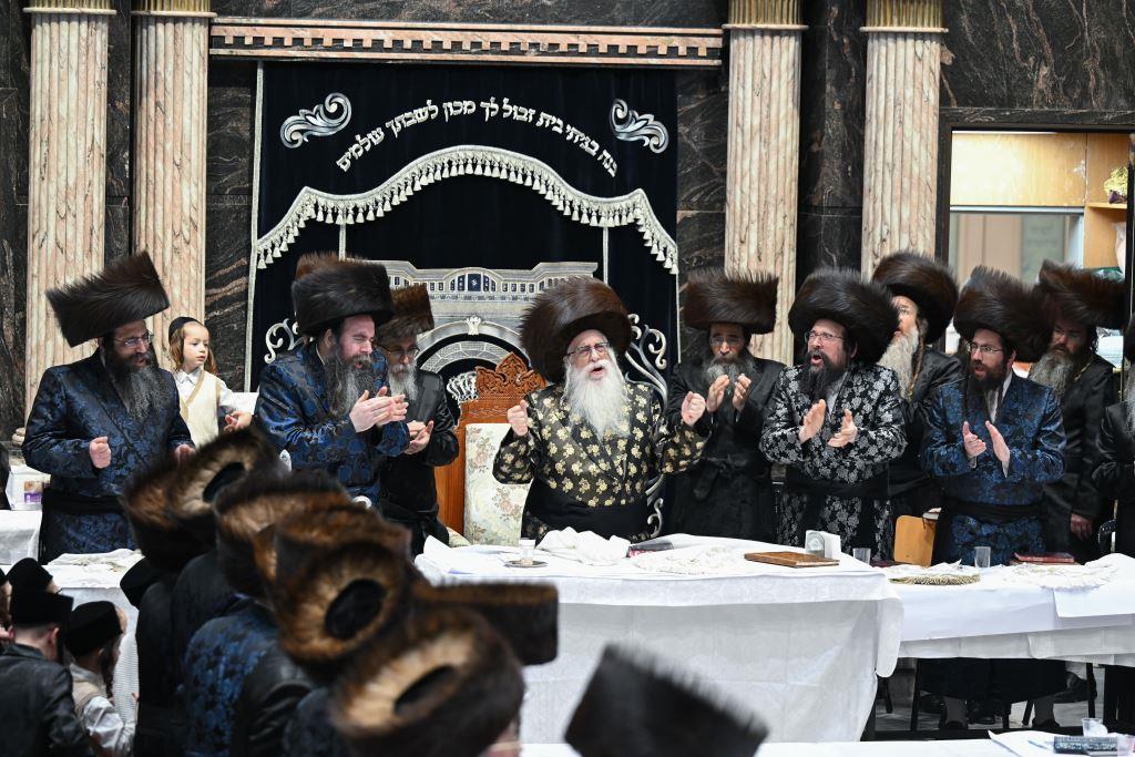 טיש נעילת החג בחצה"ק צאנז