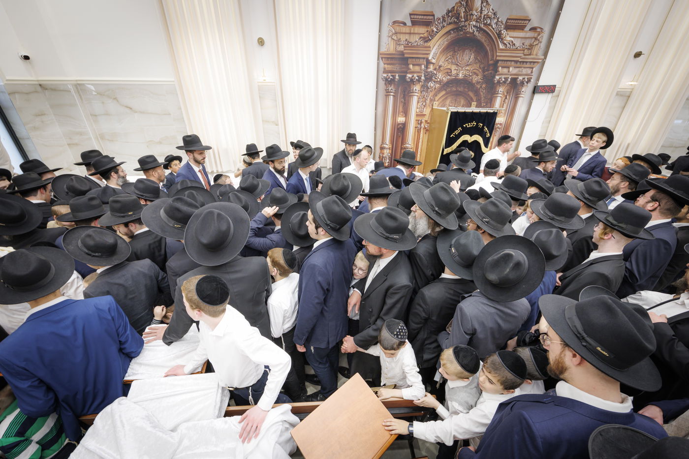 העלייה למעונו של ראש הישיבה הגרב"ד פוברסקי