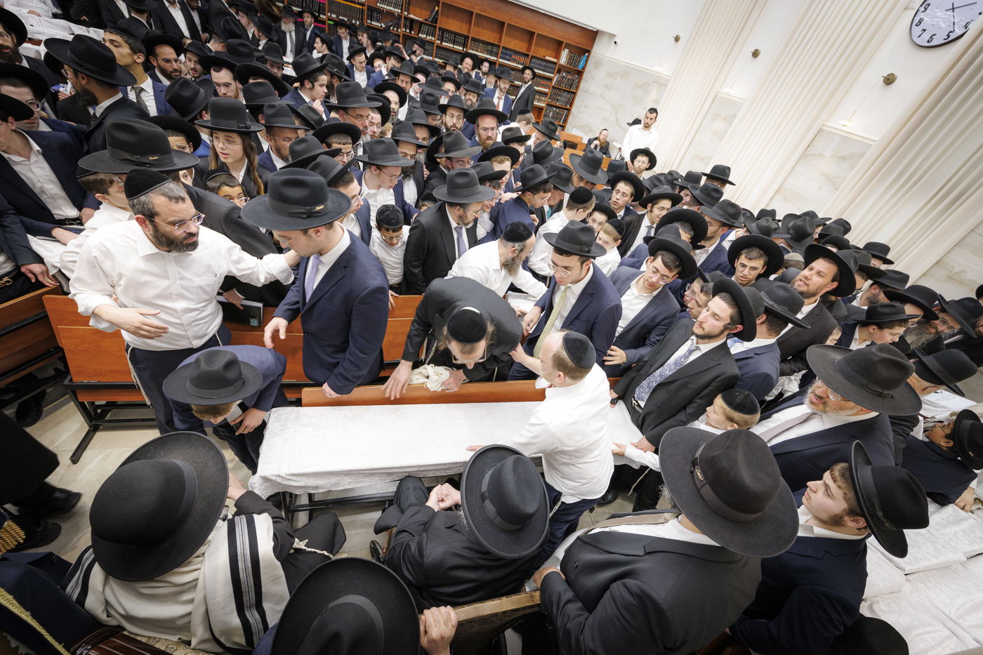 העלייה למעונו של ראש הישיבה הגרב"ד פוברסקי