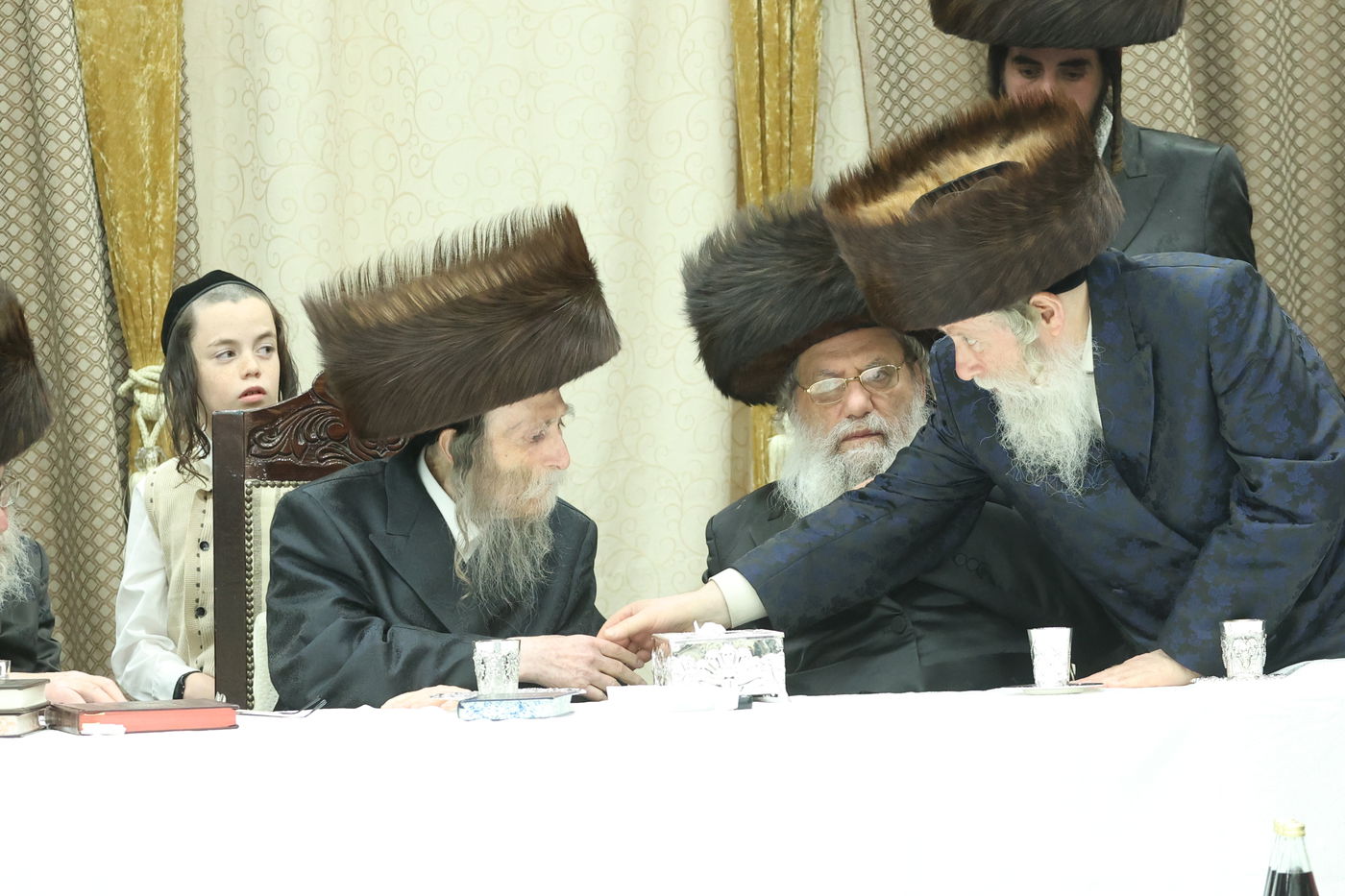 האדמו"ר מערלוי בטיש חוה"מ פסח