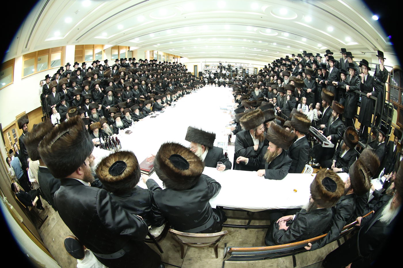 האדמו"ר מערלוי בטיש חוה"מ פסח