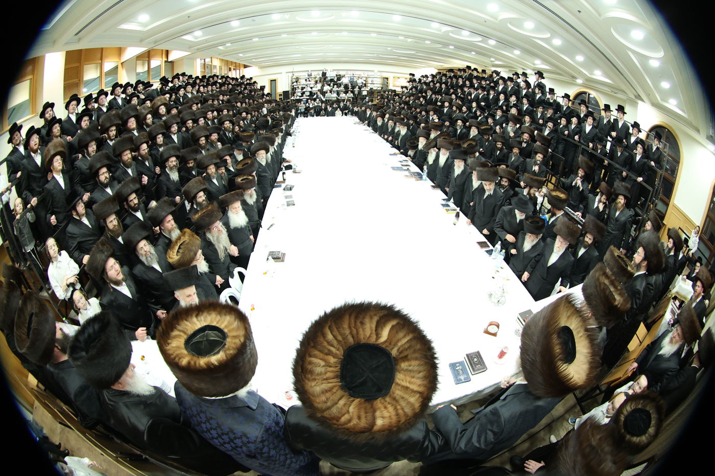 האדמו"ר מערלוי בטיש חוה"מ פסח