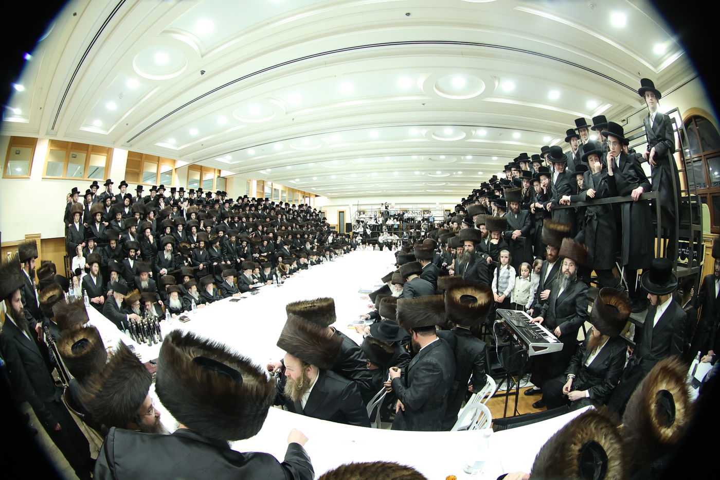 האדמו"ר מערלוי בטיש חוה"מ פסח