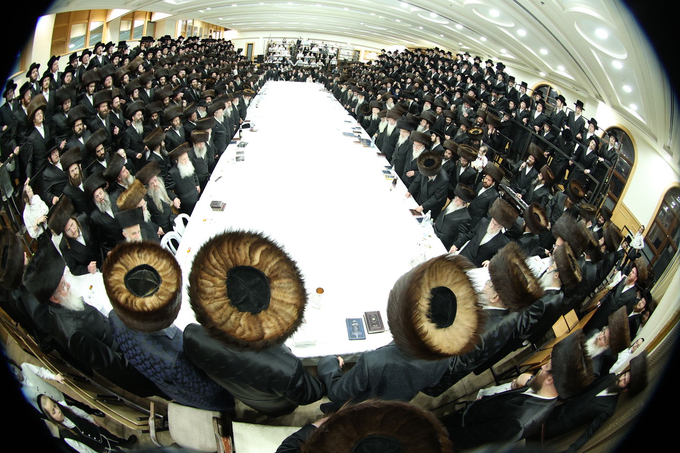 האדמו"ר מערלוי בטיש חוה"מ פסח