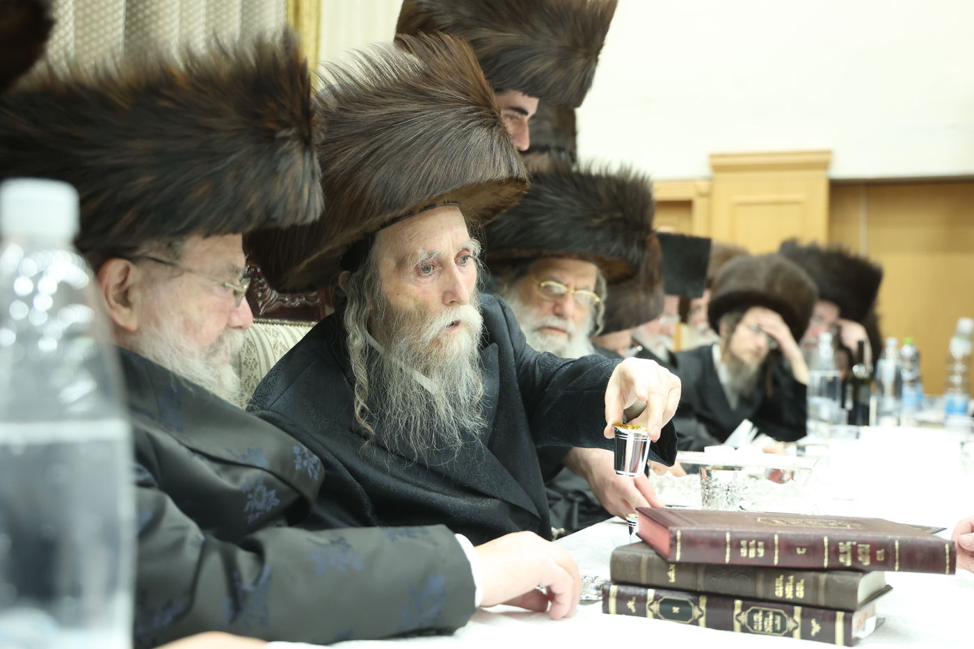 האדמו"ר מערלוי בטיש חוה"מ פסח