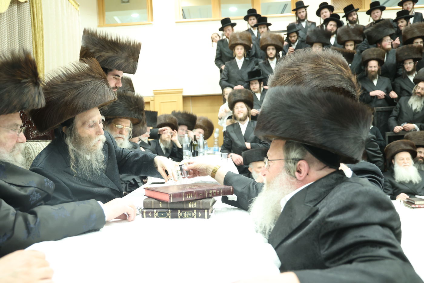 האדמו"ר מערלוי בטיש חוה"מ פסח