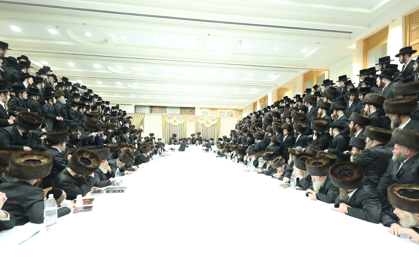 האדמו"ר מערלוי בטיש חוה"מ פסח