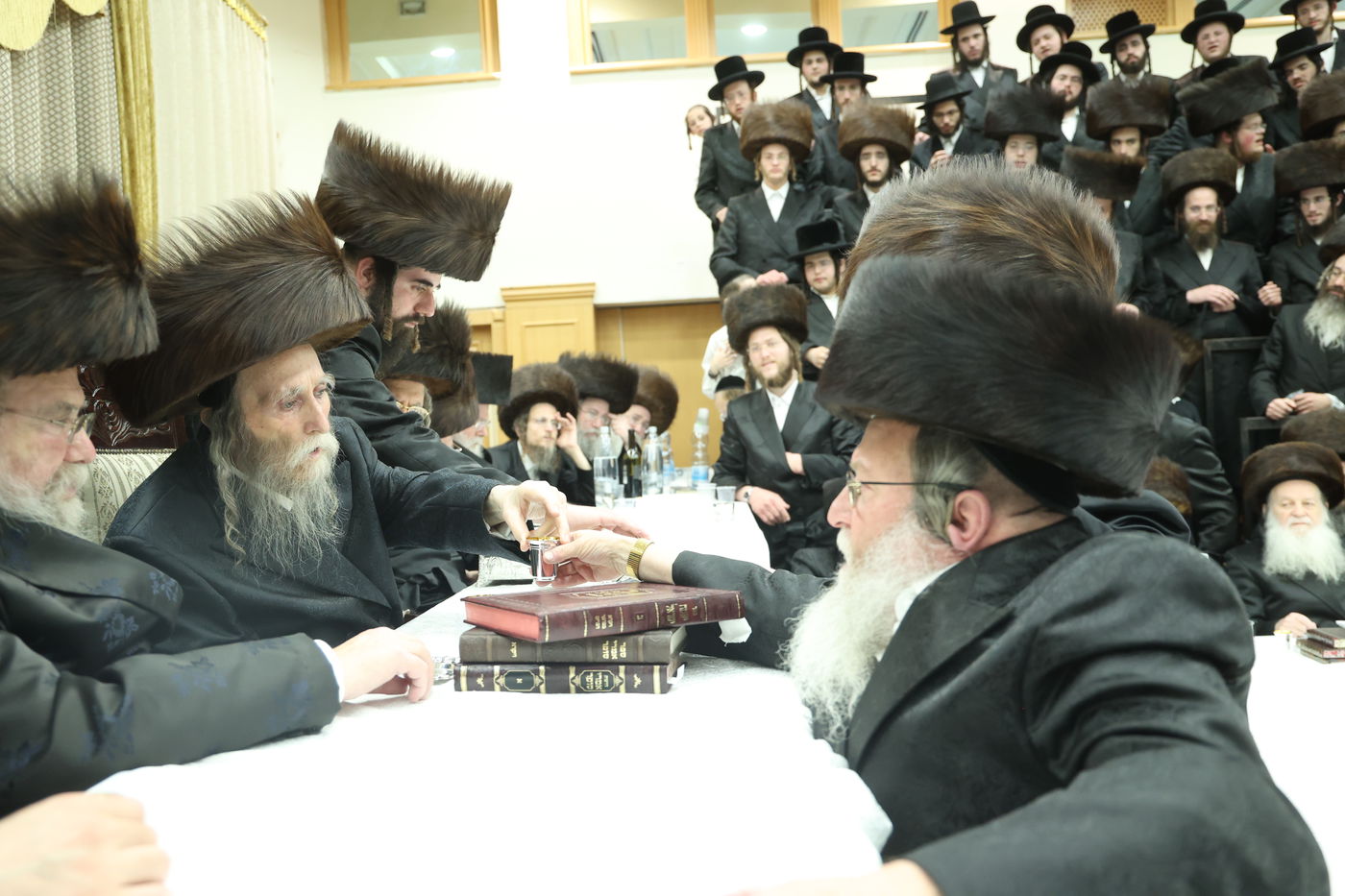 האדמו"ר מערלוי בטיש חוה"מ פסח