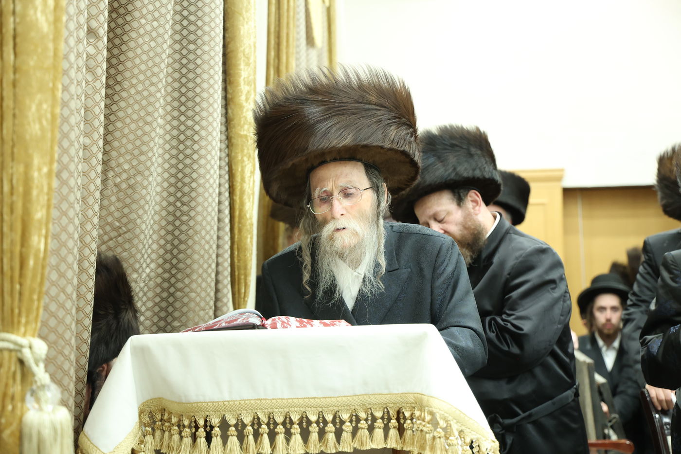 האדמו"ר מערלוי בטיש חוה"מ פסח