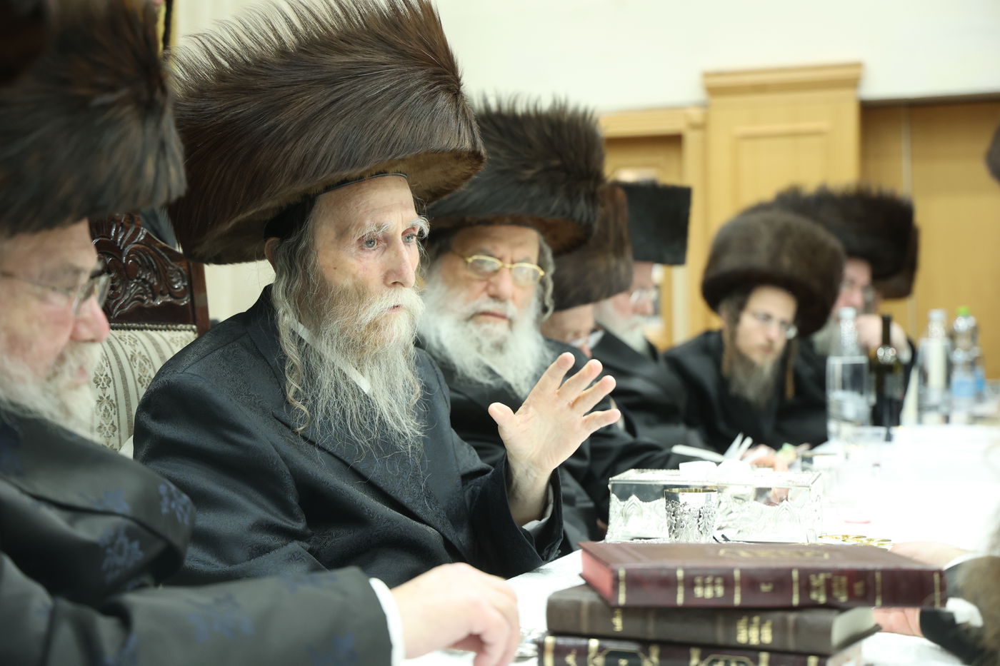 האדמו"ר מערלוי בטיש חוה"מ פסח