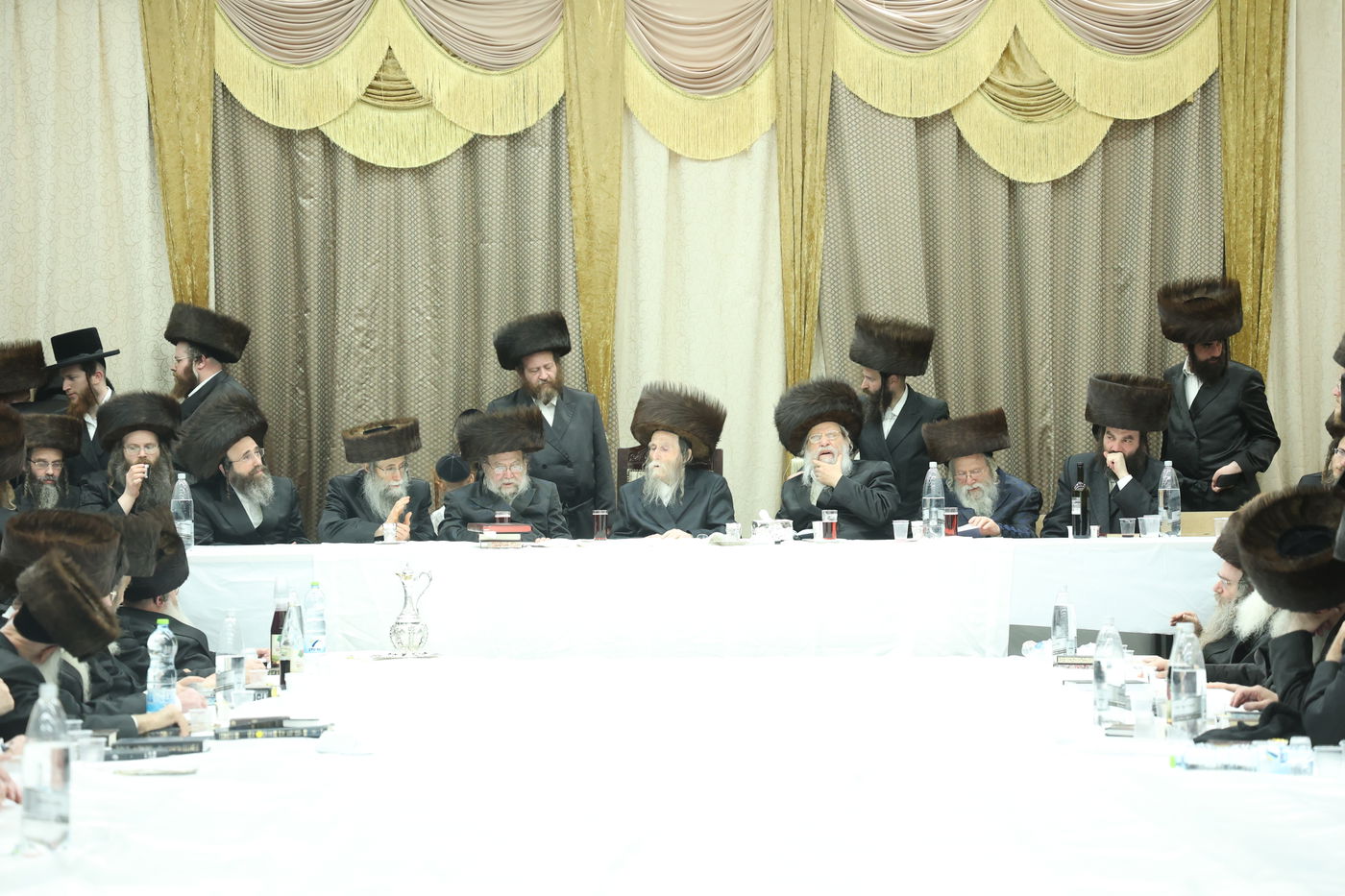 האדמו"ר מערלוי בטיש חוה"מ פסח