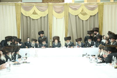 האדמו"ר מערלוי בטיש חוה"מ פסח