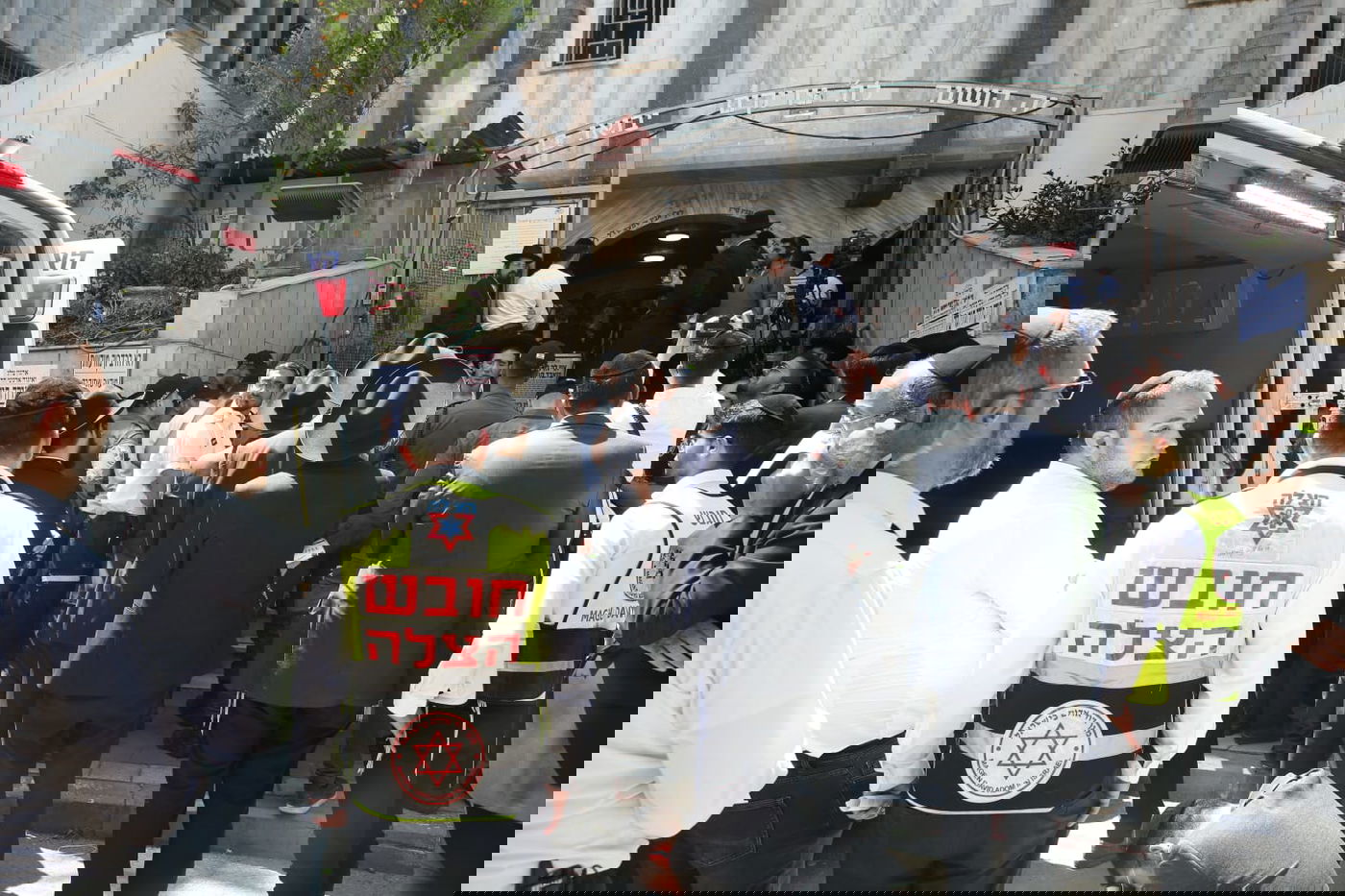 צוות מד"א בהלווית הרב מאזוז זצ"ל