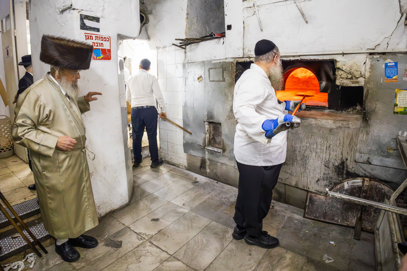 האדמו"ר מפינסק קרלין באפיית מצות