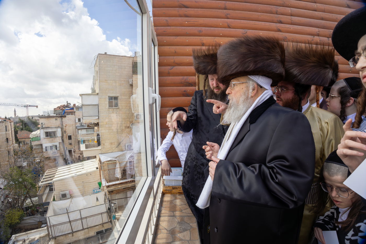 האדמו"ר מפינסק קרלין בברכת האילנות