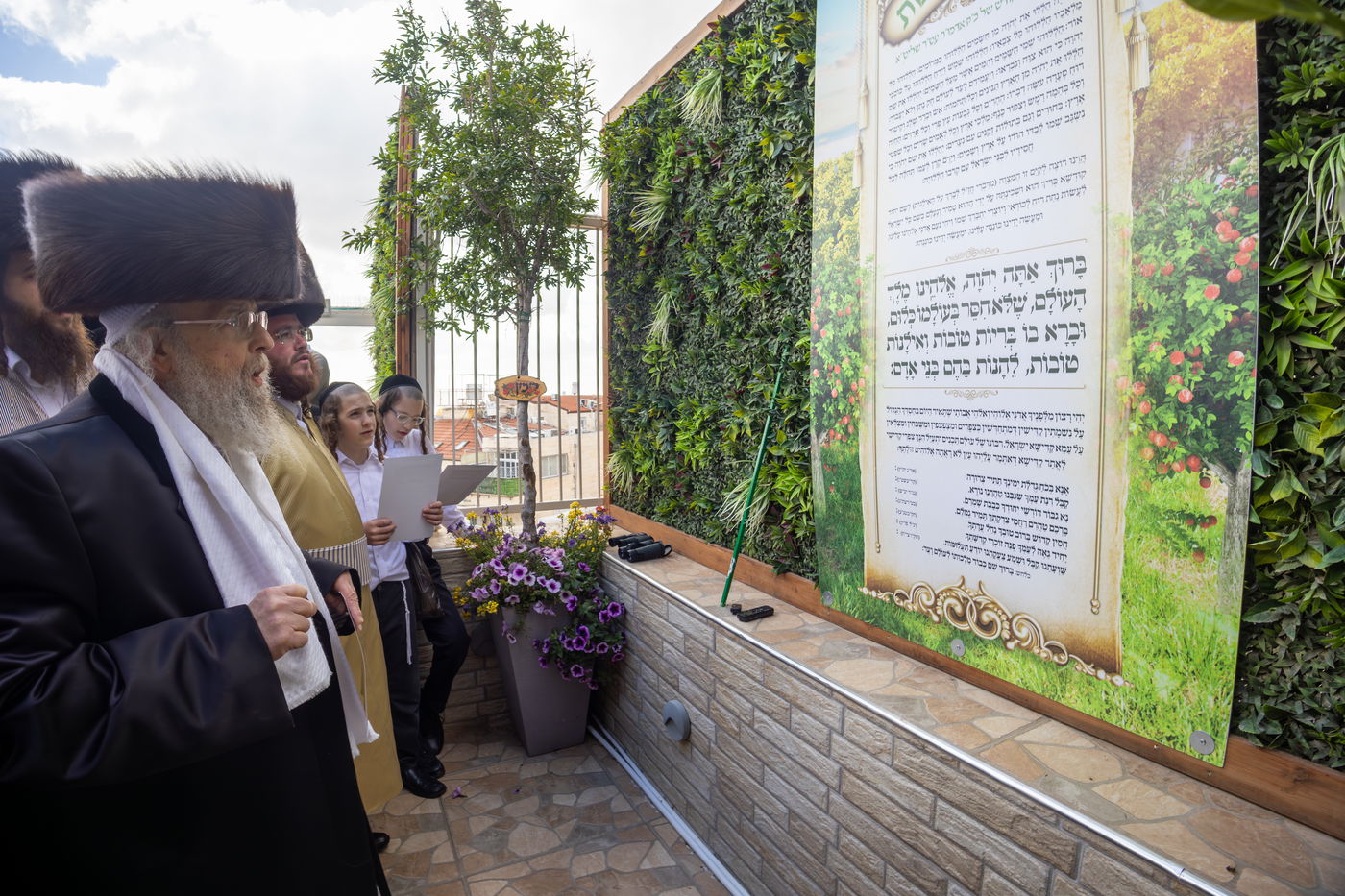 האדמו"ר מפינסק קרלין בברכת האילנות