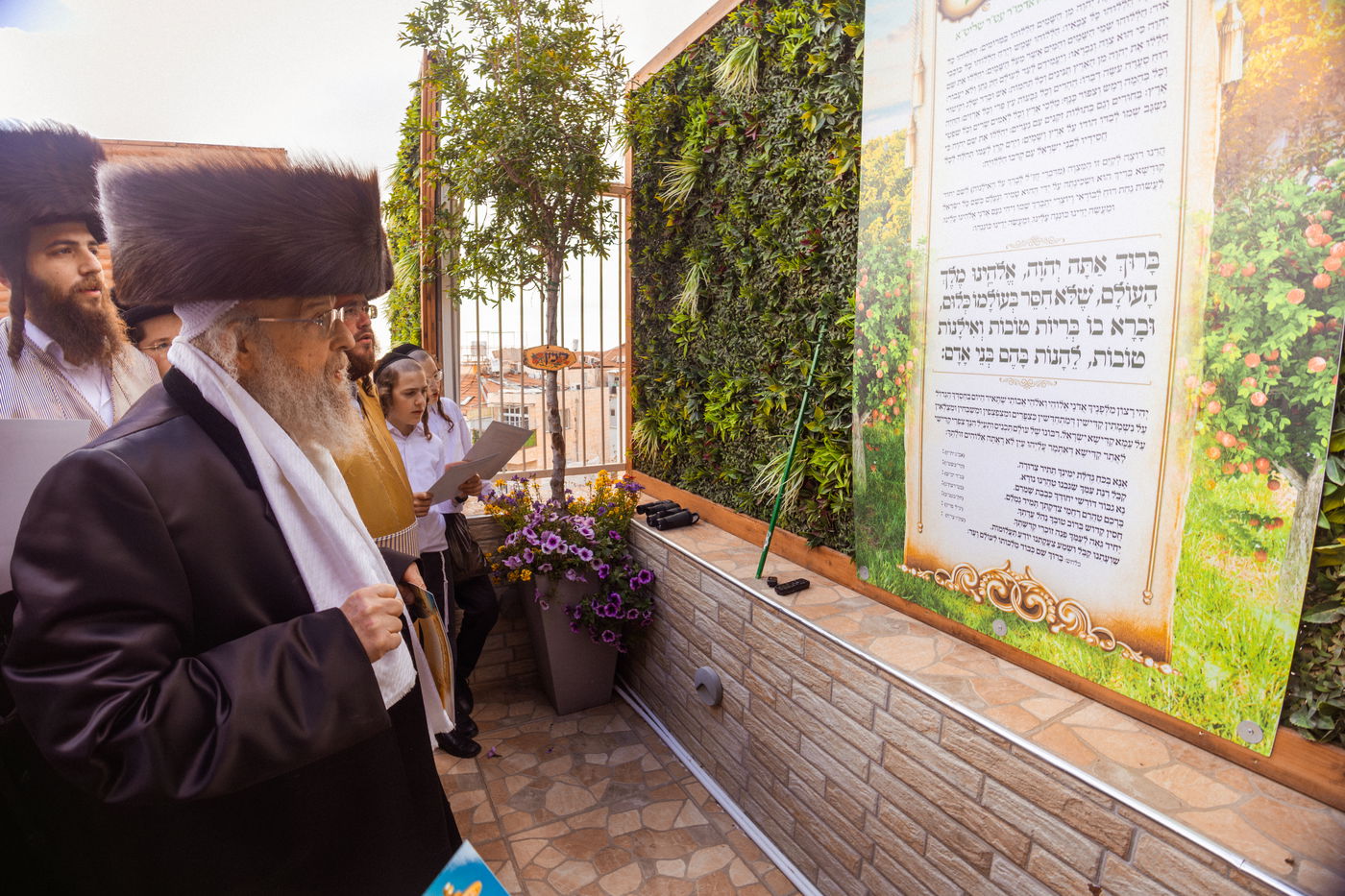 האדמו"ר מפינסק קרלין בברכת האילנות