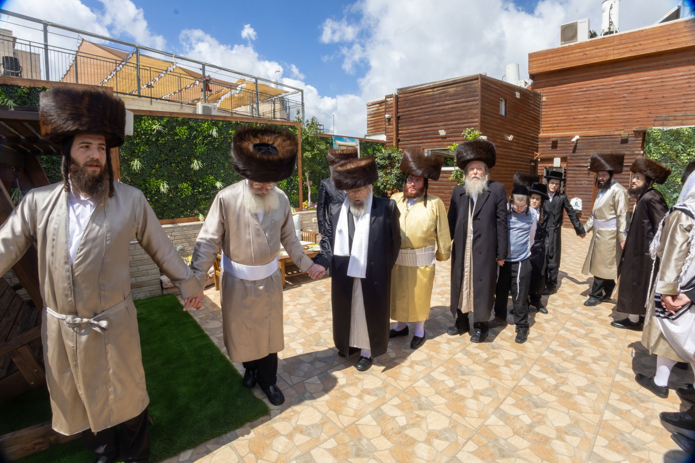 האדמו"ר מפינסק קרלין בברכת האילנות