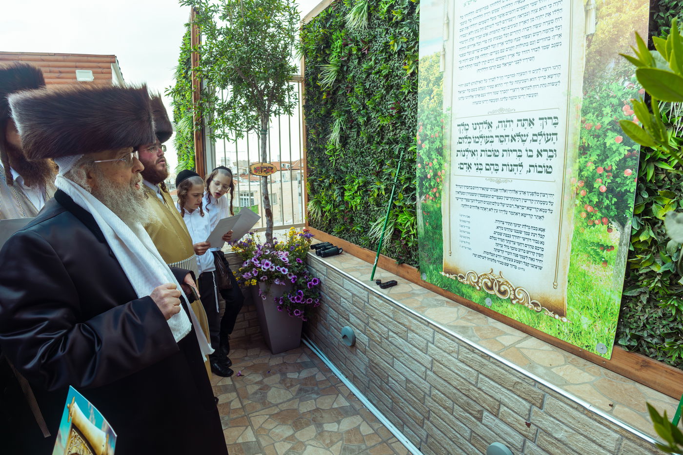 האדמו"ר מפינסק קרלין בברכת האילנות