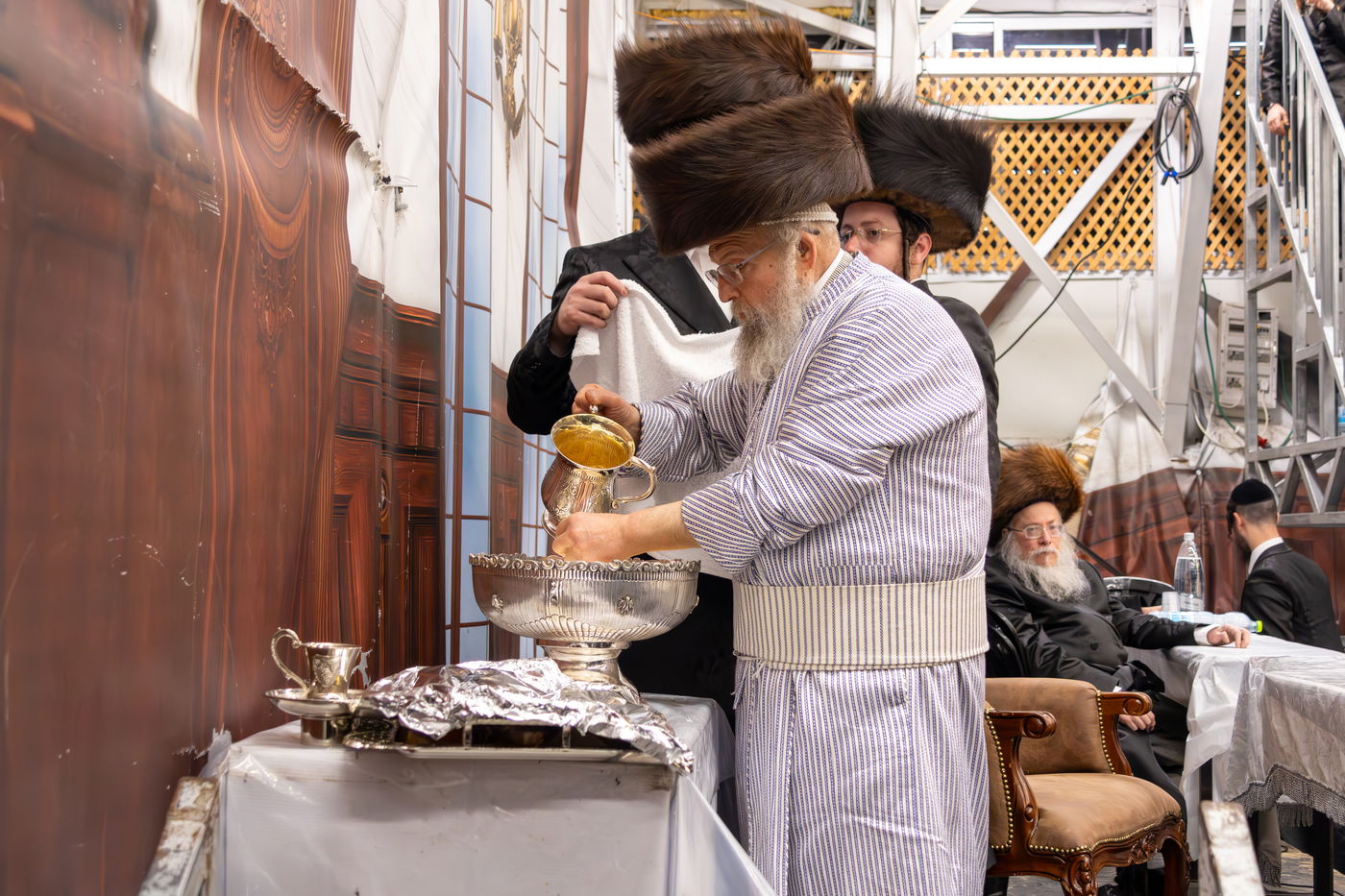 האדמו"ר מפינסק קרלין בטיש הילולת הרה"ק רבי אהרן הגדול מקרלין זי"ע