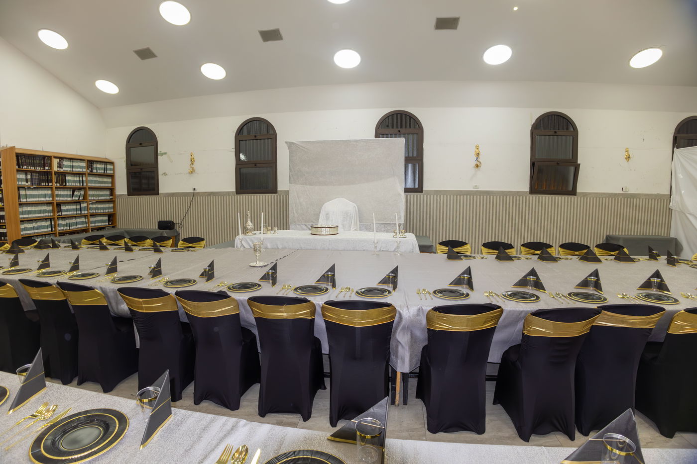 שולחן ליל הסדר של האדמו"ר מוכן