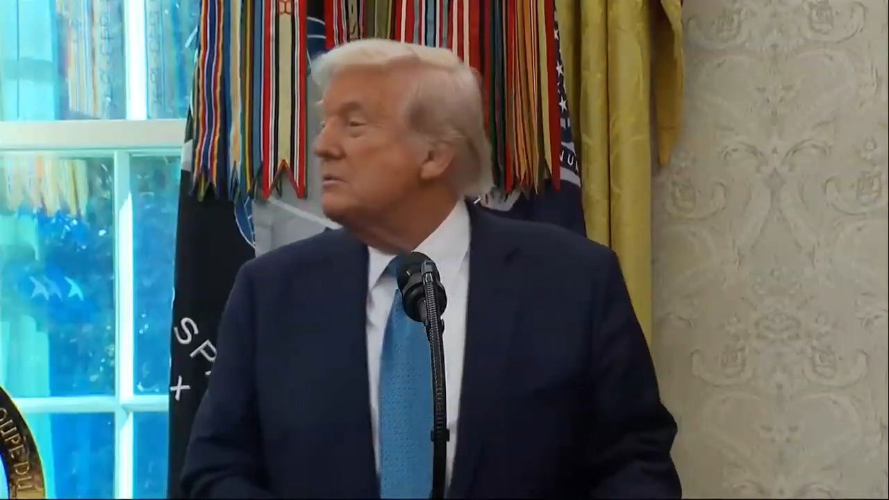 דונלד טראמפ בחדר הסגלגל