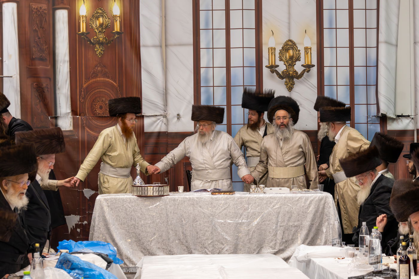 טיש נעילת החג בפינסק קרלין