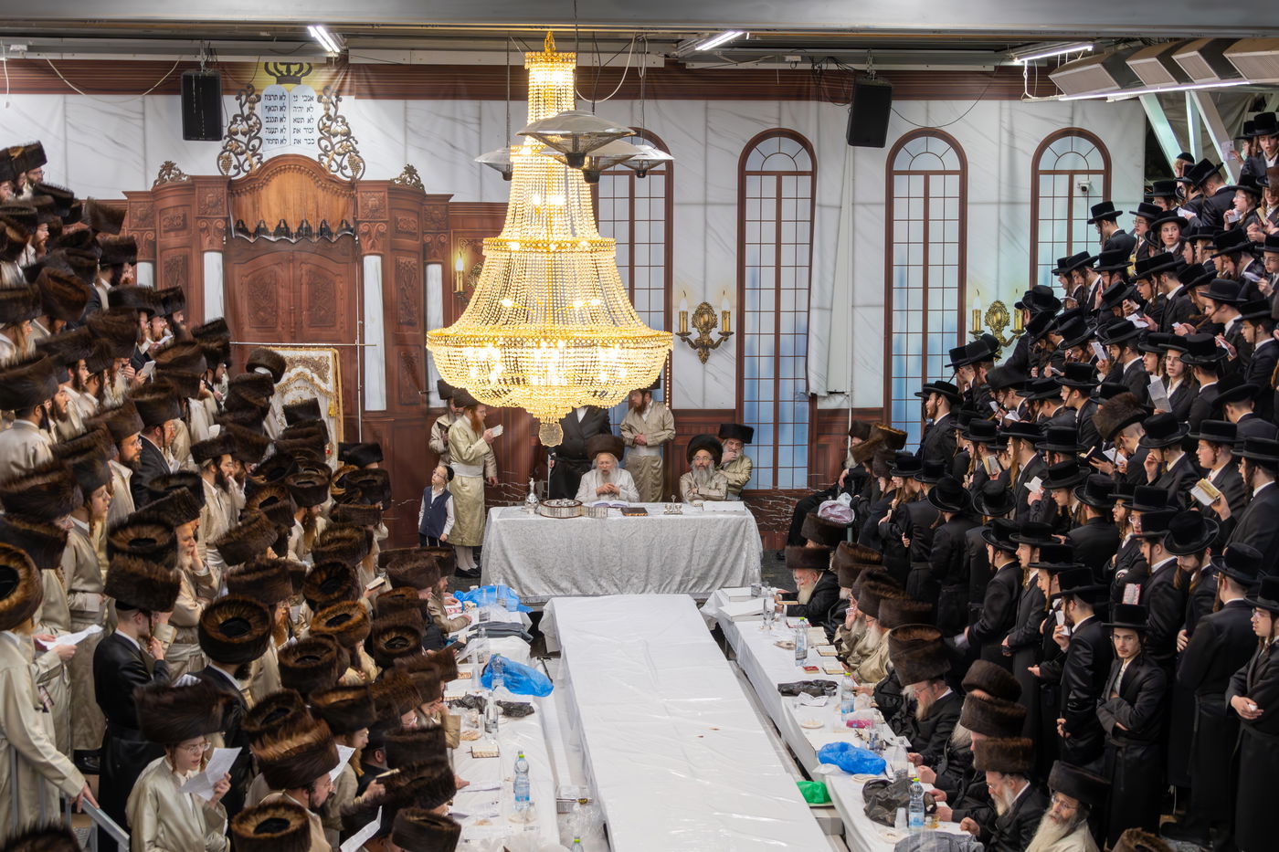 טיש נעילת החג בפינסק קרלין