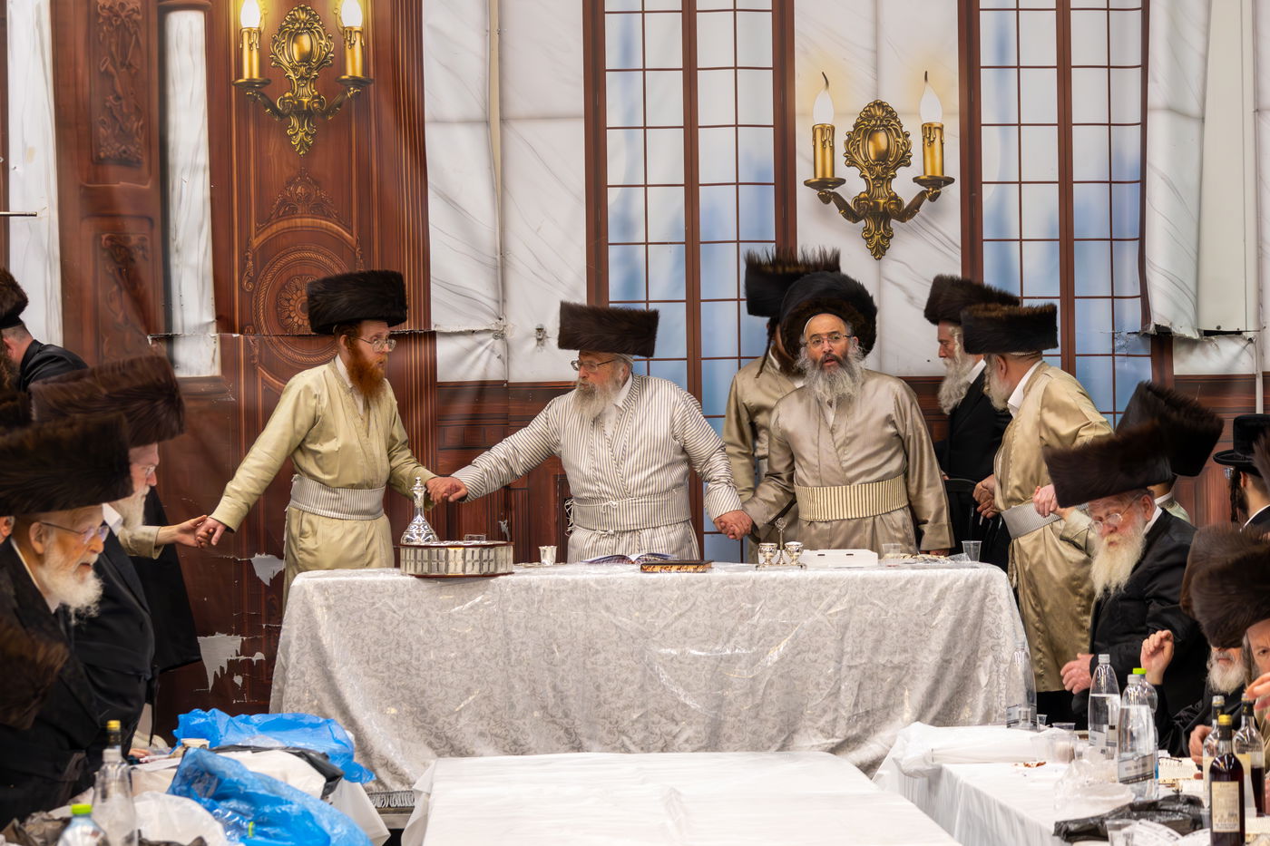 טיש נעילת החג בפינסק קרלין