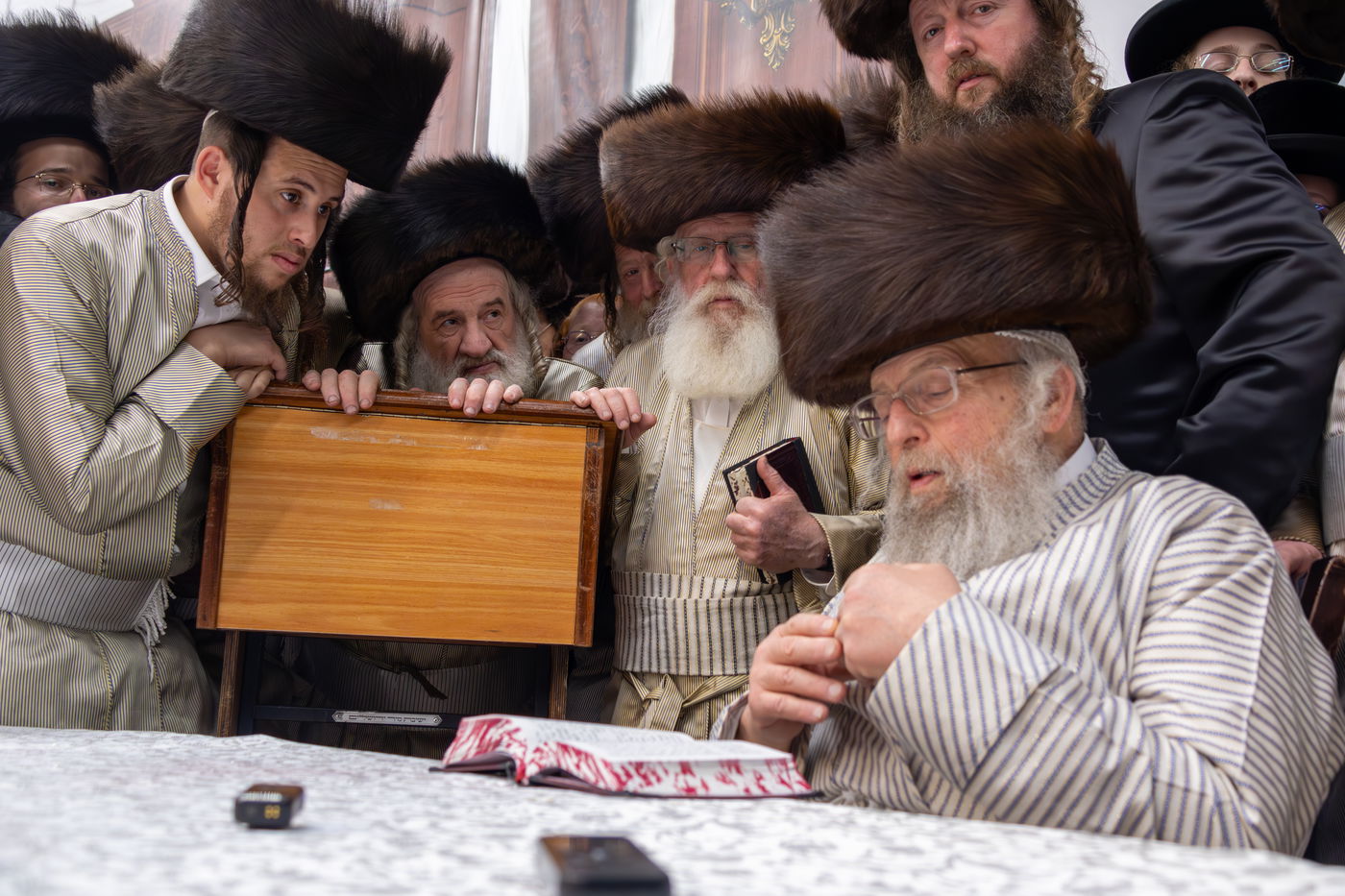 טיש נעילת החג בפינסק קרלין