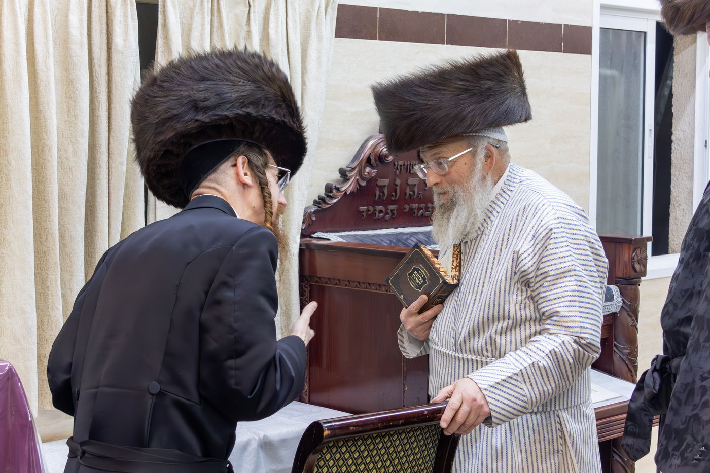 האדמו"ר מפינסק קרלין בביקור בבית מדרשו בבני ברק