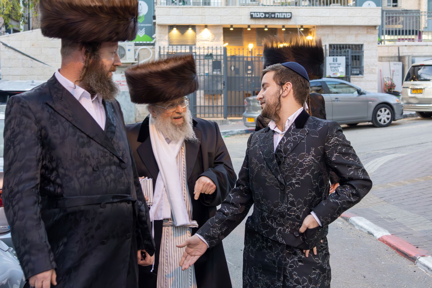 האדמו"ר מפינסק קרלין בביקור בבית מדרשו בבני ברק