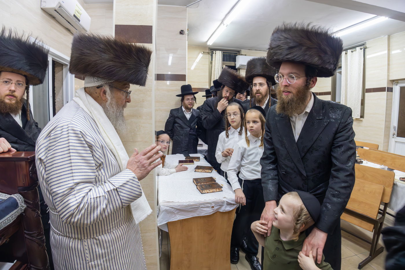 האדמו"ר מפינסק קרלין בביקור בבית מדרשו בבני ברק
