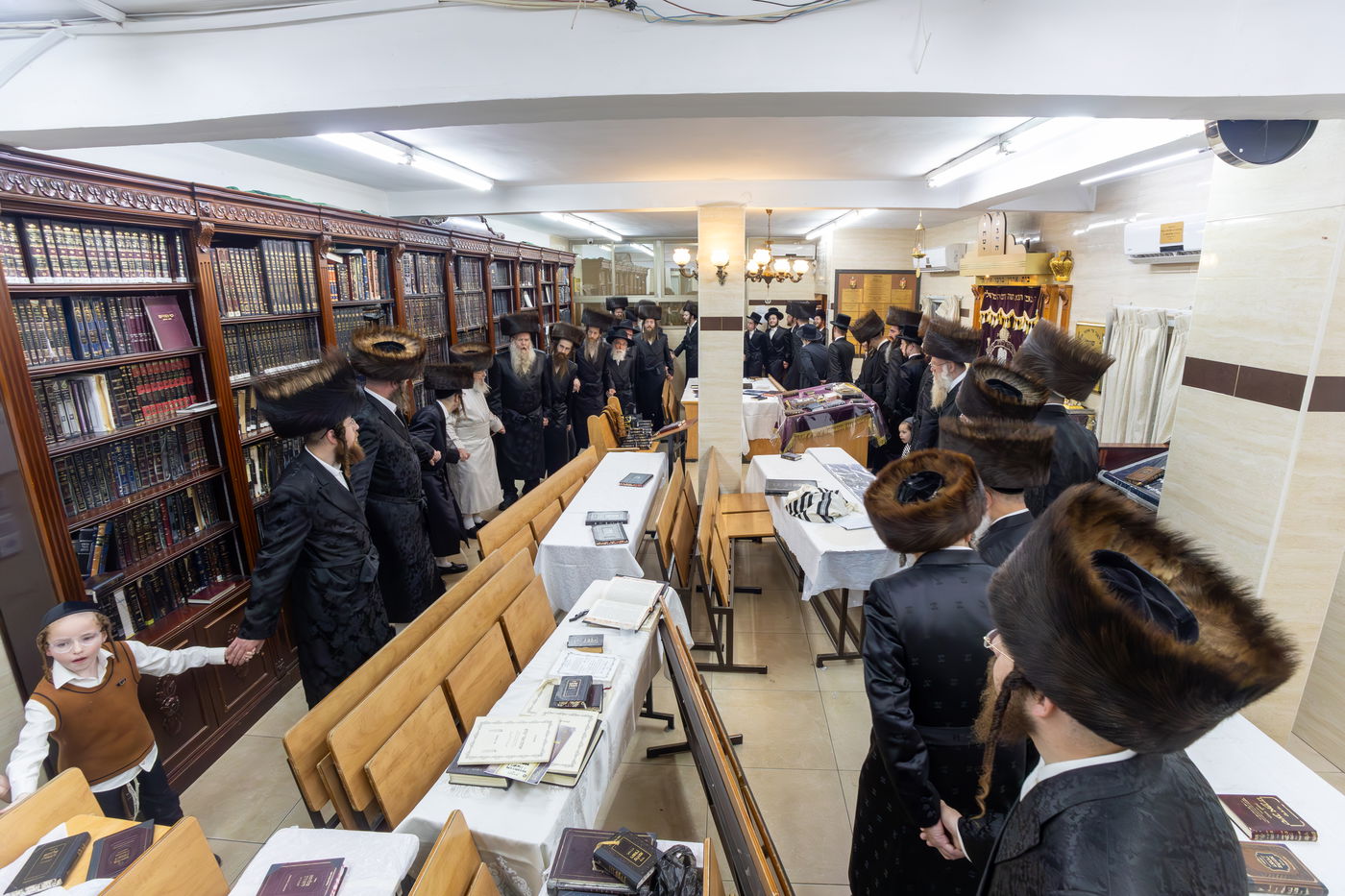 האדמו"ר מפינסק קרלין בביקור בבית מדרשו בבני ברק