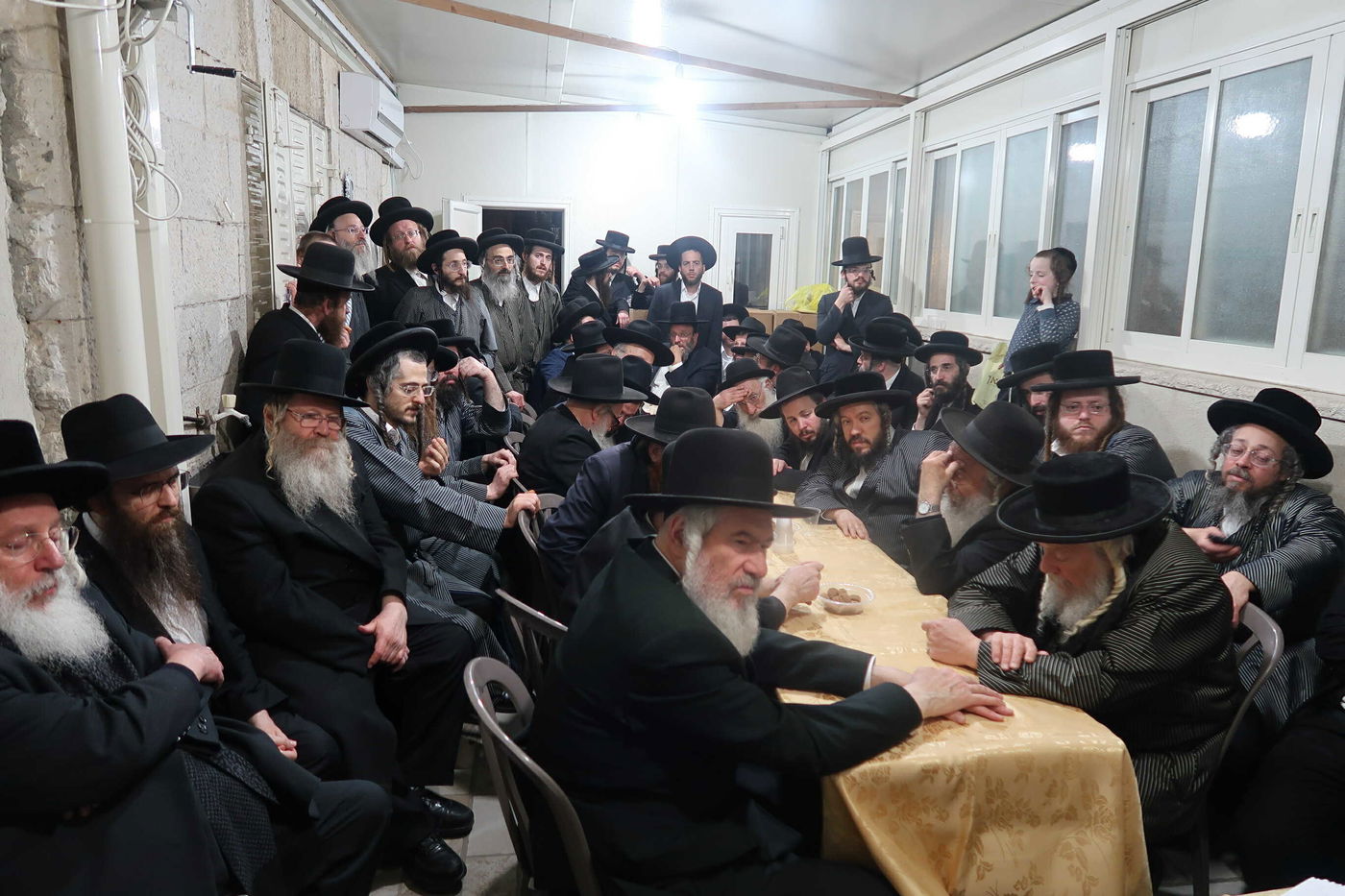 הגאון רבי יהושע דוד טורצ'ין בחלוקת מליוני שקלים