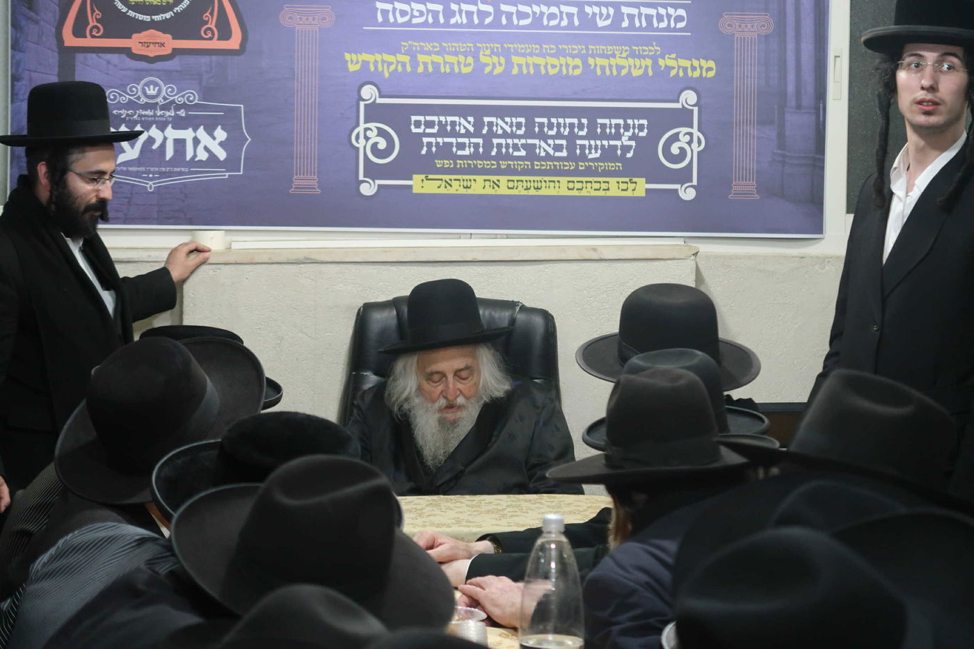 הגאון רבי יהושע דוד טורצ'ין בחלוקת מליוני שקלים