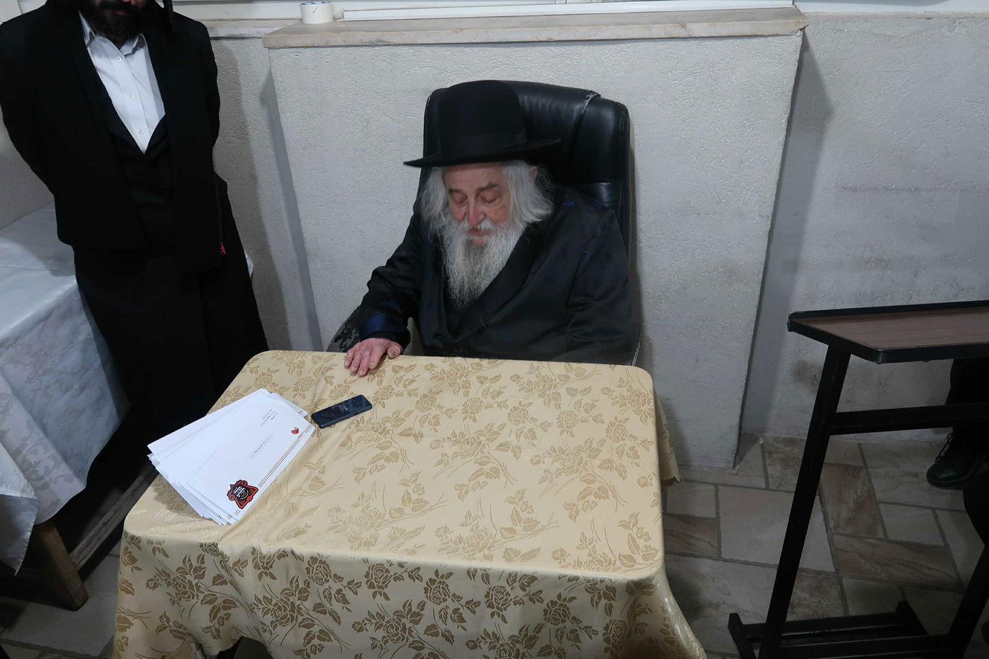 הגאון רבי יהושע דוד טורצ'ין בחלוקת מליוני שקלים