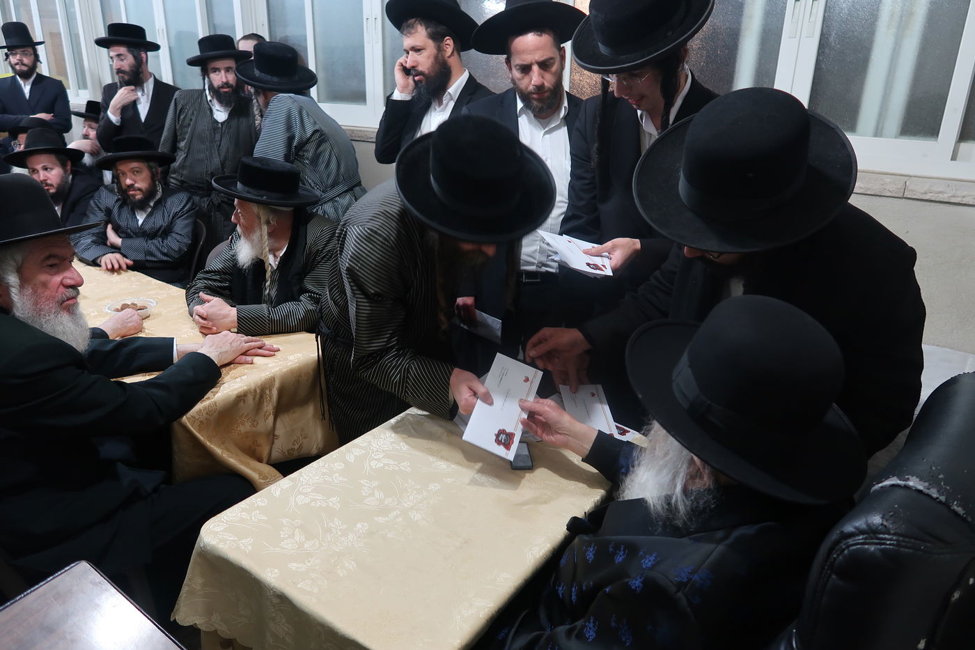 הגאון רבי יהושע דוד טורצ'ין בחלוקת מליוני שקלים