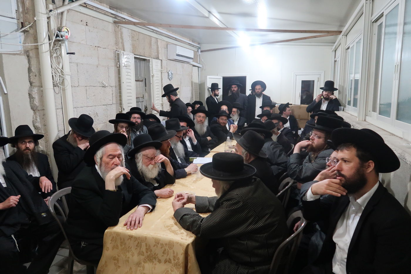 הגאון רבי יהושע דוד טורצ'ין בחלוקת מליוני שקלים